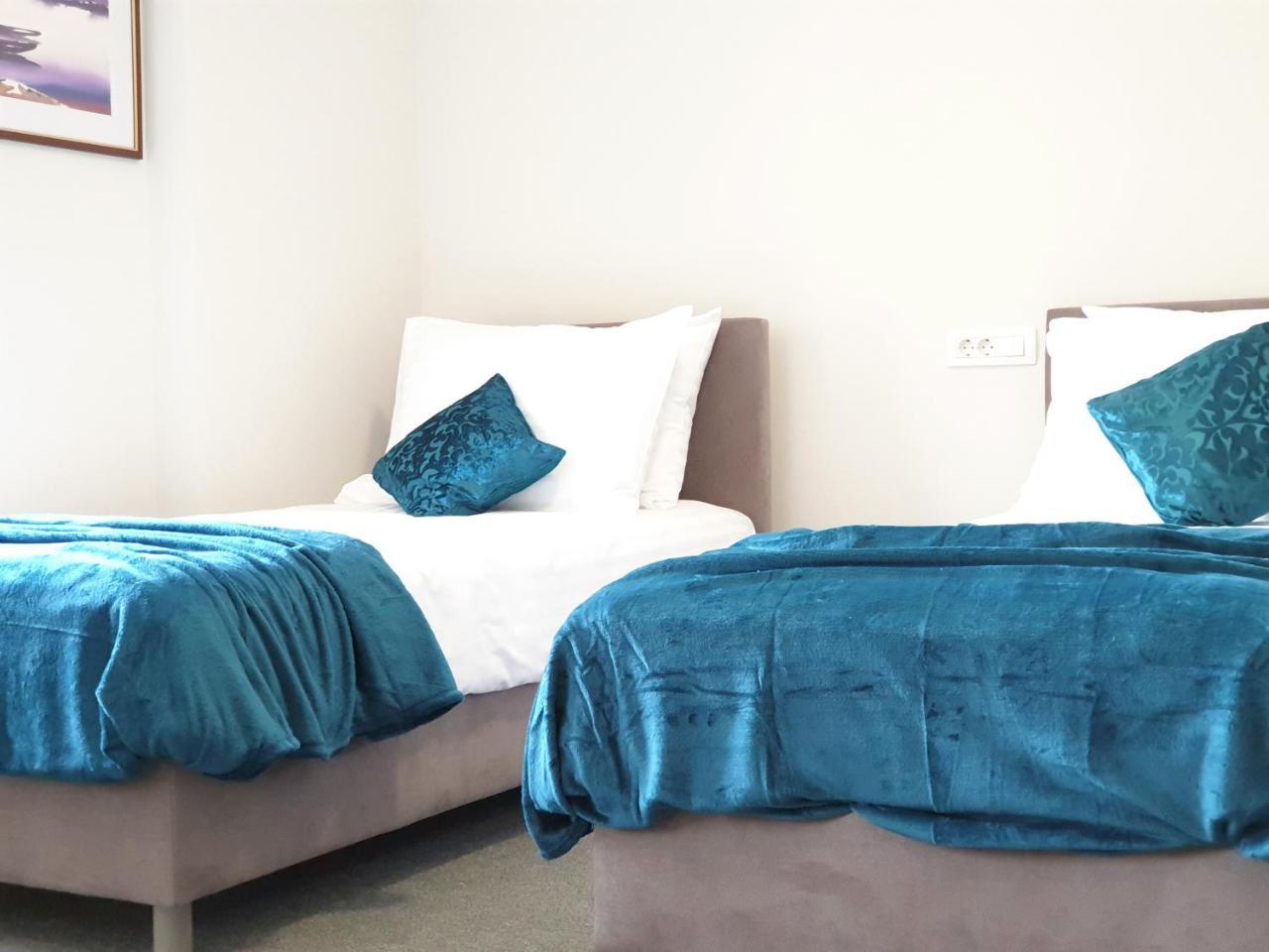Smart Hostel Slavonski Brod Extérieur photo